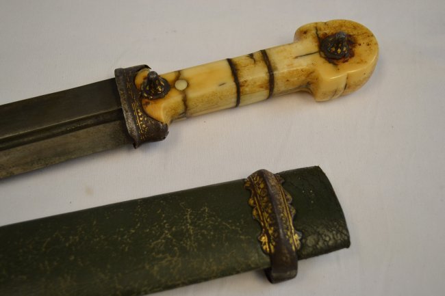 IMPERIAL RUSSIAN CAUCASIAN KINJAL DAGGER KAMA GOLD: IMPERIAL RUSSIAN CAUCASIAN KINJAL DAGGER KAMA . STEEL FITTINGS WITH GOLD INLAYS . 22.5" LONG WITH 15" BLADE . FROM PRIVATE COLLECTION OF A.D.L.