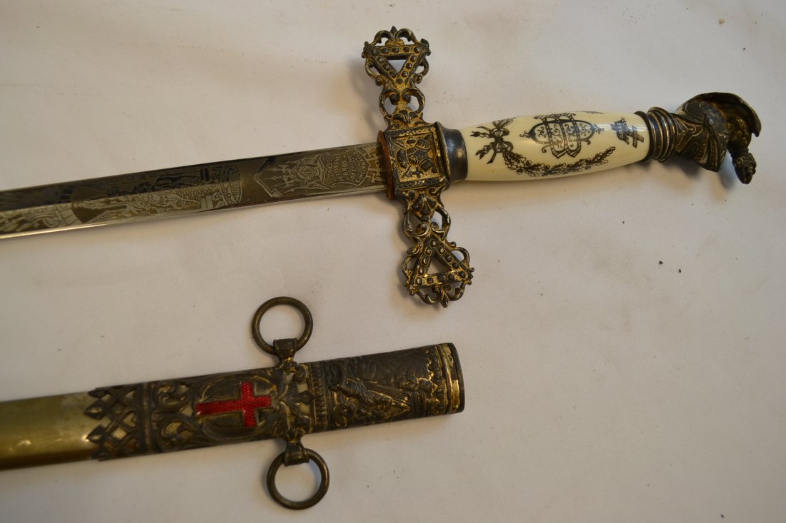 ANTIQUE MASONIC KNIGHTS TEMPLAR SWORD NAMED ETCHED: ANTIQUE MASONIC KNIGHTS TEMPLAR SWORD . NAMED . ETCHED BLADE . VERY BEAUTIFUL SWORD IN PRISTINE CONDITION.