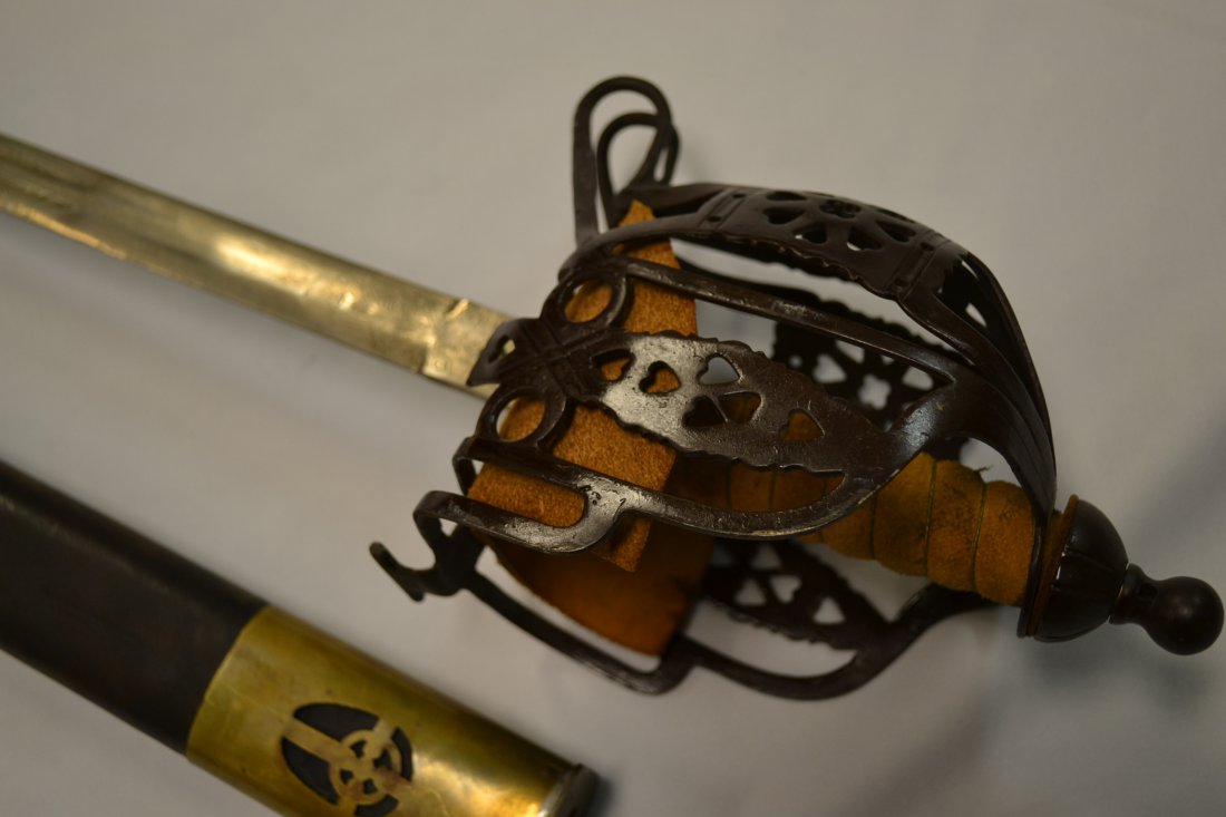 CEREMONIAL SCOTTISH CLAYMORE SWORD: CEREMONIAL SCOTTISH CLAYMORE SWORD . HEAVY GUARD. ENGRAVED BLADE.39.5" LONG WITH 32" BLADE