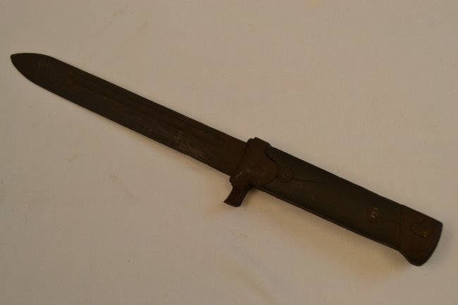 WWII ITALIAN M1938 MANNLICHER-CARCANO KNIFE BAYONET: WWII ITALIAN M1938 MANNLICHER-CARCANO KNIFE BAYONET . DARK WITH RUST AND WEAR .