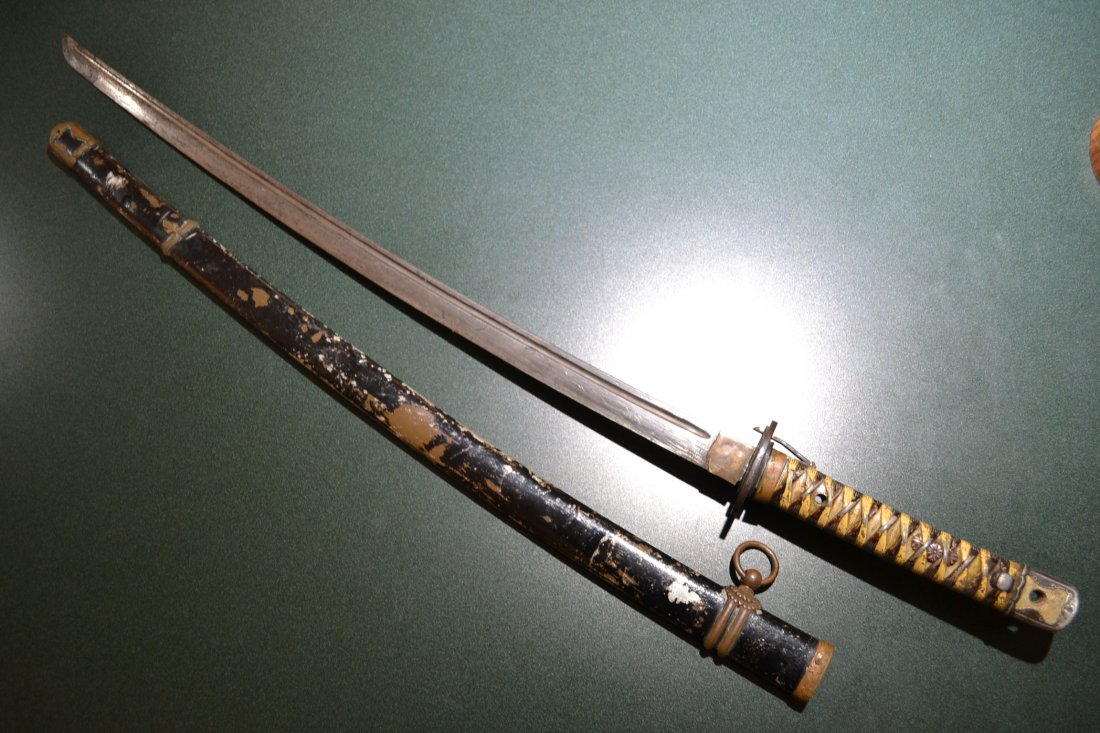WWII JAPANESE ARMY SWORD NCO OFFICER: WWII JAPANESE ARMY SWORD NCO OFFICER . NCO SWORD . NUMBERED. MISSING GRIP SCREW. ARMY OFFICERS SCABBARD .38" LONG WITH 27" LONG BLADE. NICE WWII RELIC.