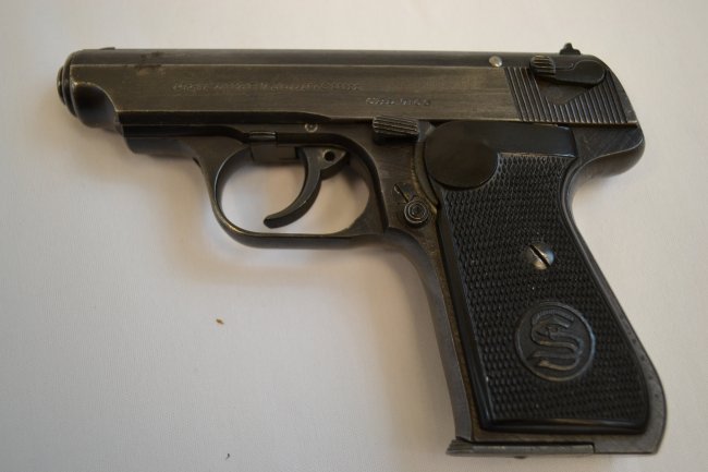 WWII NAZI GERMAN H38 SAUER PISTOL GUN: WWII NAZI GERMAN H38 SAUER PISTOL GUN . GREAT EXAMPLE 1 MAGAZINE. THESE WERE POPULAR WITH POLICE AND SS OFFICERS. CAL. 7.65 MM / 38 ACP . SER # 334621. FFL REQUIRED . NO INTERNATIONAL SHIPPING