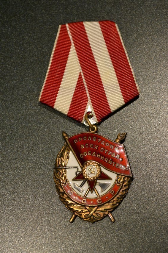 USSR SOVIET RUSSIAN ORDER OF RED BANNER: USSR SOVIET RUSSIAN ORDER OF RED BANNER. PERFECT CONDITION WITH ORIGINAL RIBBON.