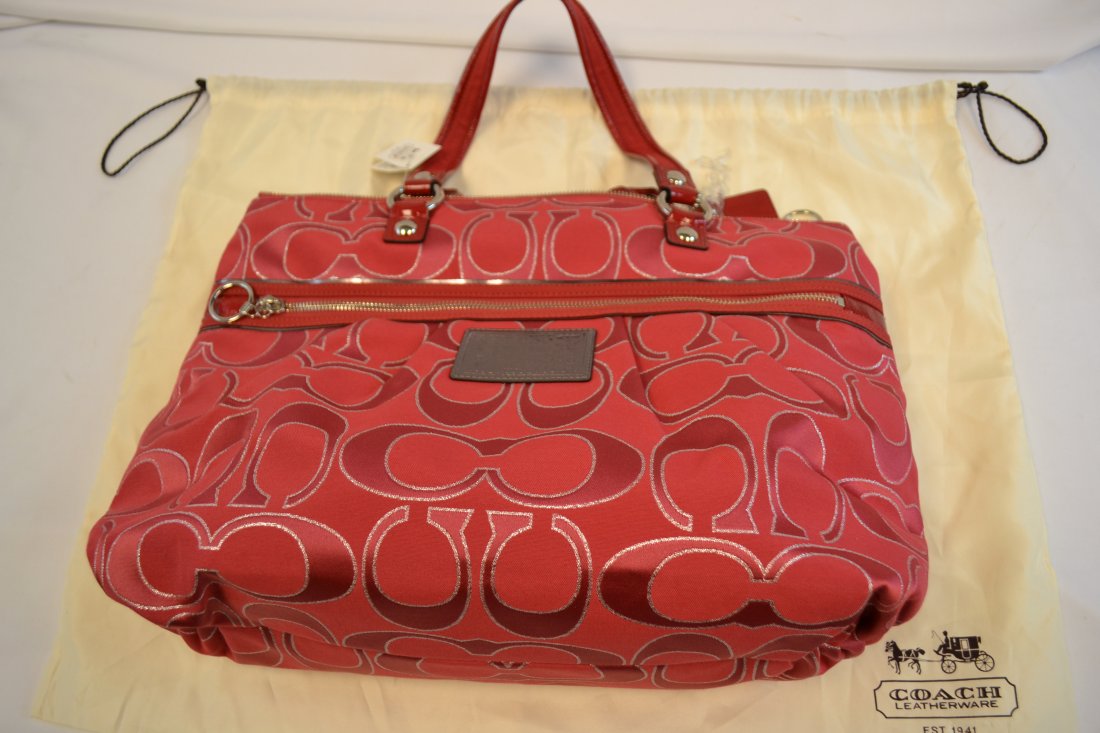 COACH LARGE TOTE SHOULDER BAG NEW WITH DUST BAG: COACH LARGE TOTE SHOULDER BAG. NEW WITH TAGS CONDITION. COMES WITH A DUST BAG. GUARANTEED AUTHENTIC.16 " x 11 "