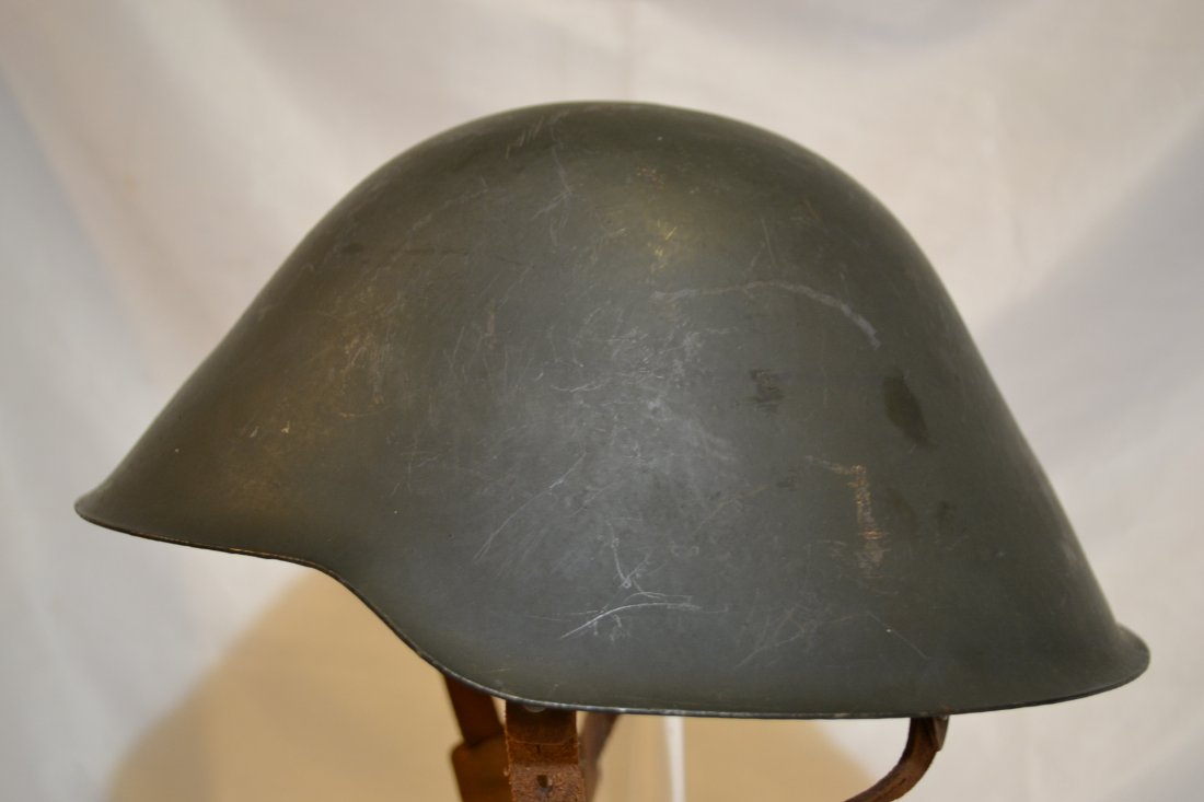 EAST GERMAN DDR 1956 STEEL HELMET COMPLETE WITH LINER: EAST GERMAN DDR 1956 STEEL HELMET COMPLETE WITH LINER AND STRAPS.EXCELLENT CONDITION .