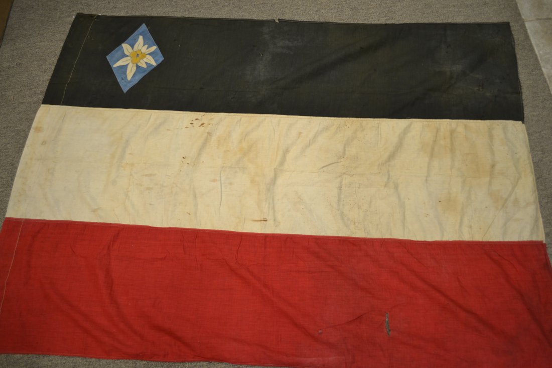 POST WWI PRE WWII 1919/20 OBERLAND GERMAN FREICOPR FLAG: POST WWI PRE WWII 1919/20 OBERLAND GERMAN FREICOPR FLAG . NICE GERMAN NATIONAL TRICOLOR FLAG WITH EDELWEISS PATCH SEWN IN. VERY RARE . SHOWS ITS AGE BUT STILL IN VERY GOOD CONDITION . 42" X 58"