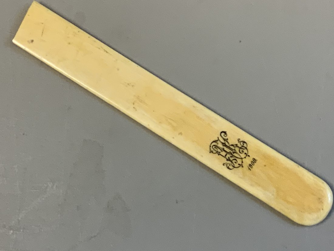 ANTIQUE IMPERIAL RUSSIAN BONE BOOK MARK 1909: ANTIQUE IMPERIAL RUSSIAN BONE BOOK MARK . 1909 DATE WITH OWNERS MONOGRAM . THE TIP IS BROKEN .