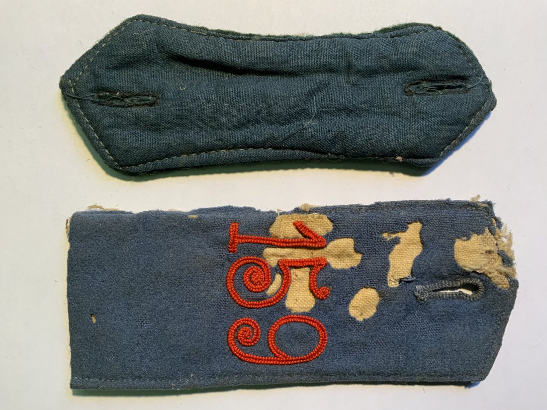 IMPERIAL GERMAN PRE WWI PRUSSIAN REGIMENT 159 BOARD: IMPERIAL GERMAN PRE WWI PRUSSIAN REGIMENT 159 SHOULDER BOARD AND A STRAP FOR DRESS UNIFORM. SHOWS ITS AGE WITH MOTH DAMAGE .