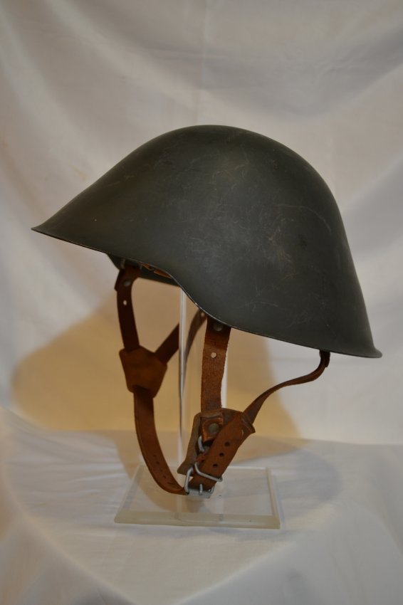 EAST GERMAN DDR 1956 STEEL HELMET COMPLETE WITH LINER: EAST GERMAN DDR 1956 STEEL HELMET COMPLETE WITH LINER AND STRAPS.EXCELLENT CONDITION .