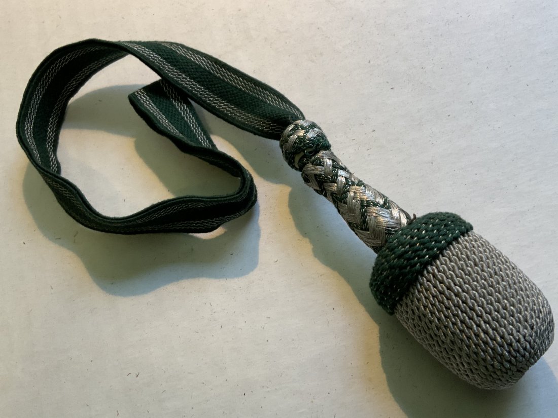 WWII GERMAN FABRIC SWORD / BAYONET/ DAGGER KNOT: WWII GERMAN FABRIC MATERIAL SWORD / BAYONET /DAGGER KNOT . GREAT CONDITION.
