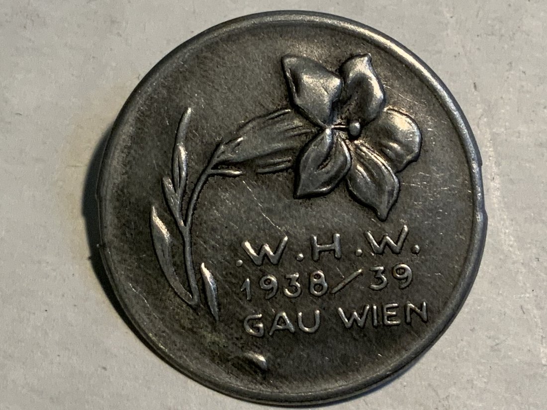 WWII GERMAN AUSTRIAN GAU WIEN 1938/39 PIN BADGE: WWII GERMAN AUSTRIAN GAU WIEN 1938/39 PIN BADGE . MAKER MARKED ON THE BACK .