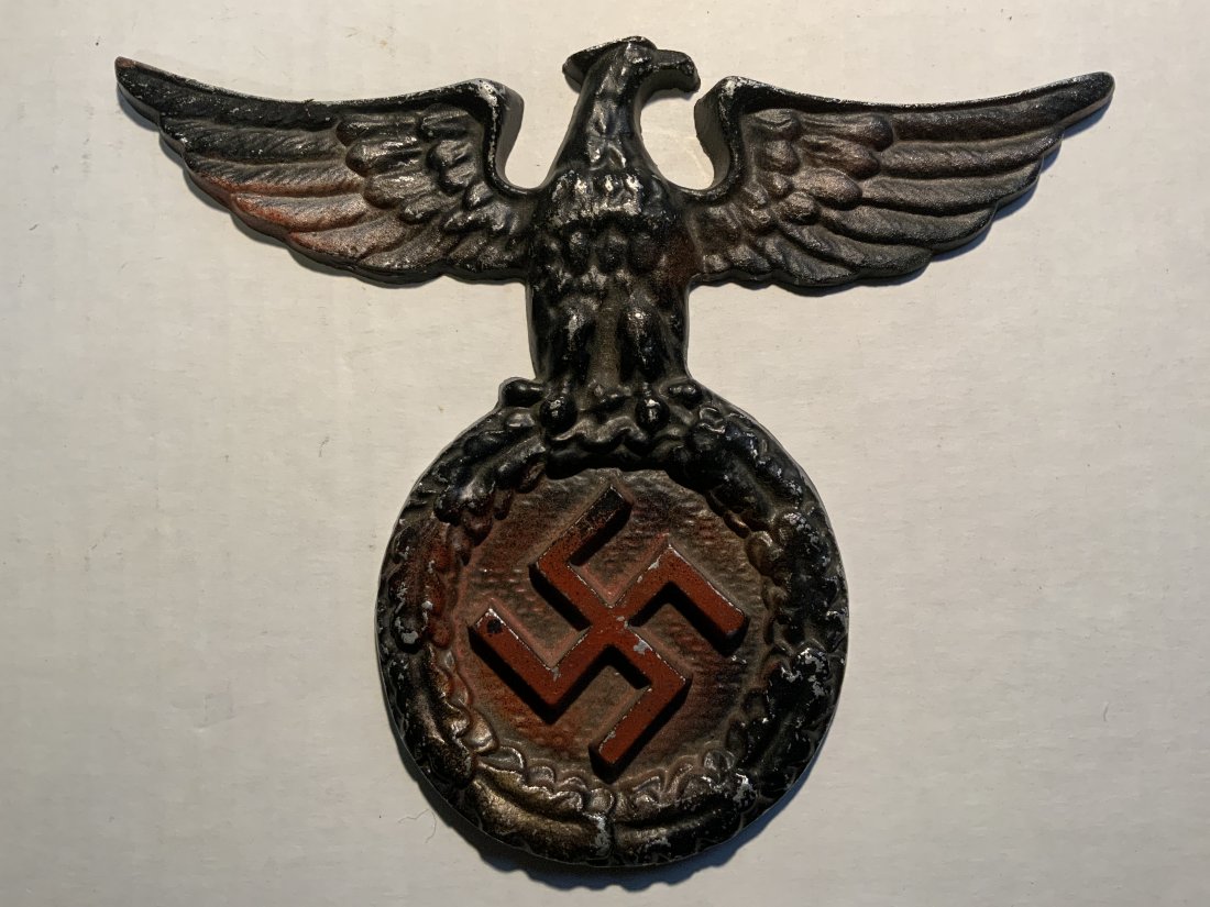 EARLY NAZI CAST ALUMINUM EAGLE: EARLY NAZI CAST ALUMINUM EAGLE . PAINTED REDDISH BLACK . NICE DECORATOR PIECE . 9 " X 7"