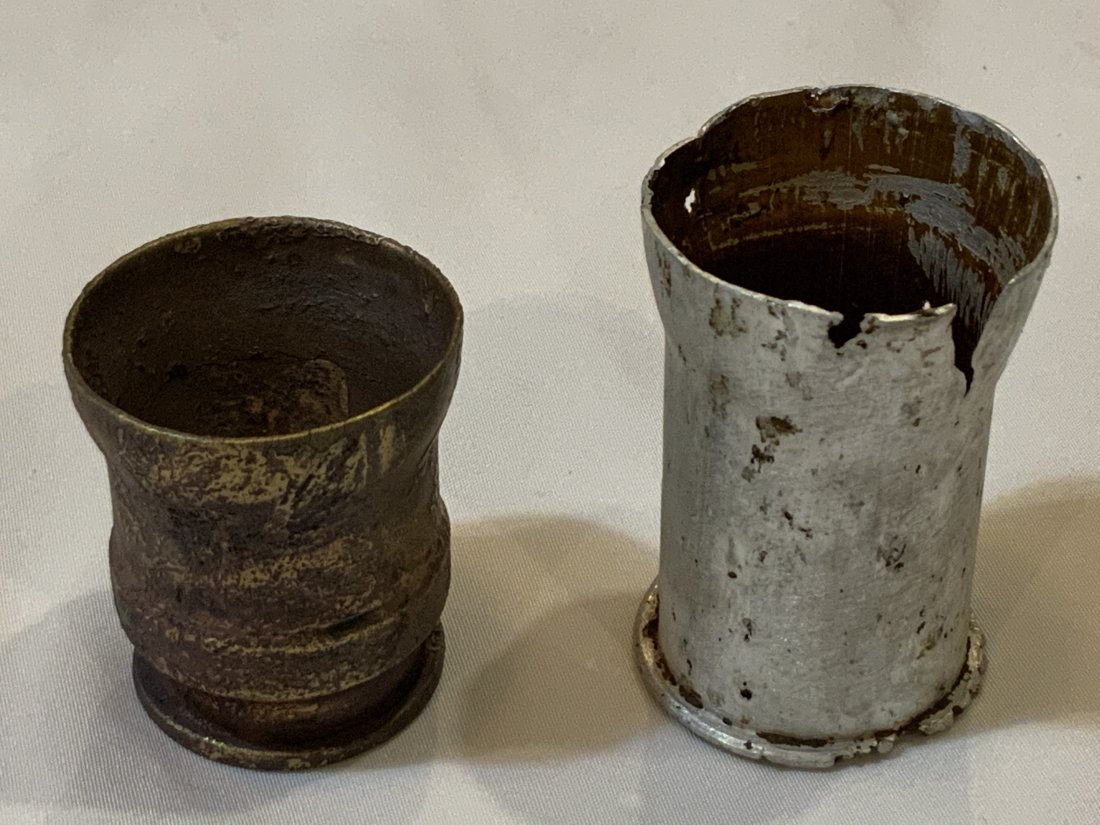 WWII GERMAN SOLDIERS MADE SHOT GLASES TRENCH ART: WWII GERMAN SOLDIERS MADE SHOT GLASSES TRENCH ART . MADE FROM FLARE SHELL AND BRASS SHELL. FOUND IN RUSSIA .