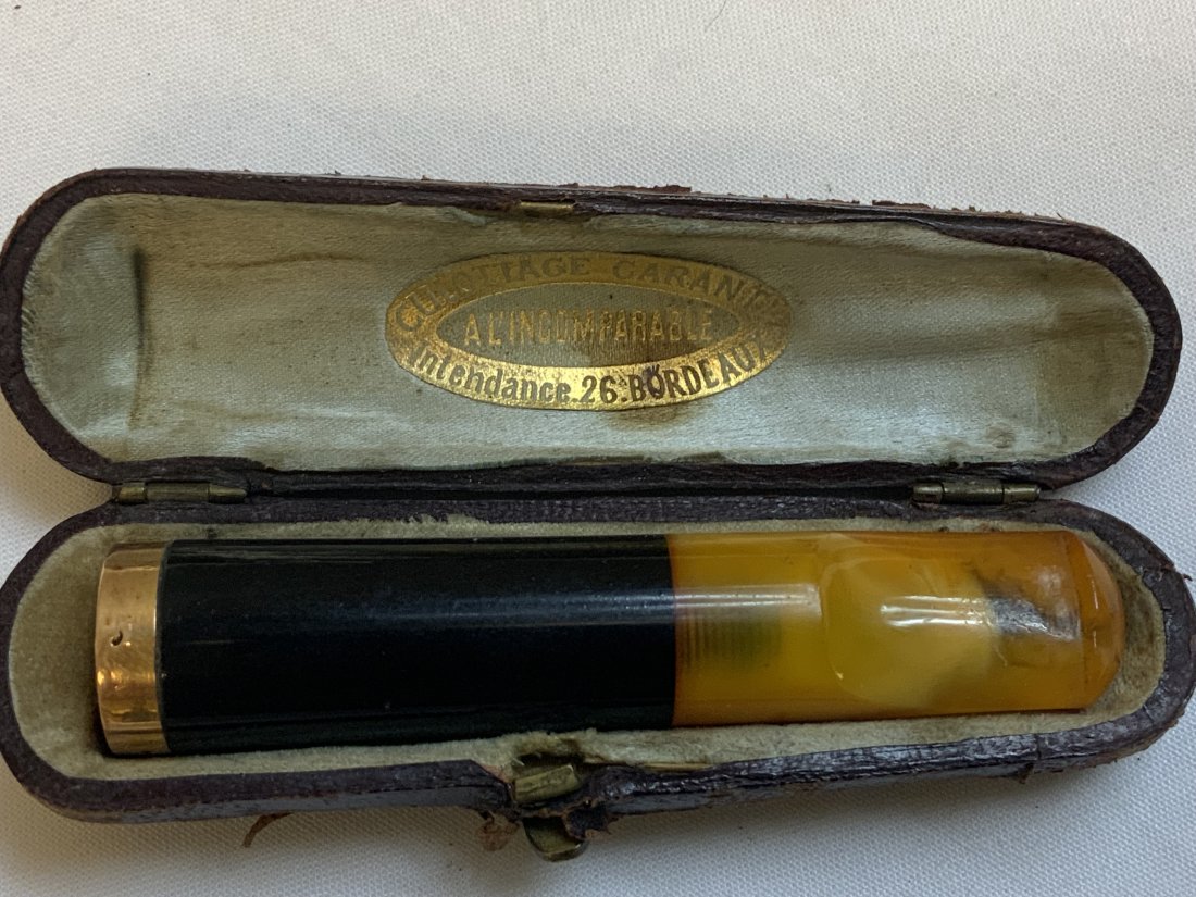 ANTIQUE GOLD WITH BLACK & BUTTERSCOTCH BAKELITE CIGAR H: ANTIQUE GOLD WITH BLACK & BUTTERSCOTCH BAKELITE CIGAR HOLDER IN CASE . FRENCH MADE .