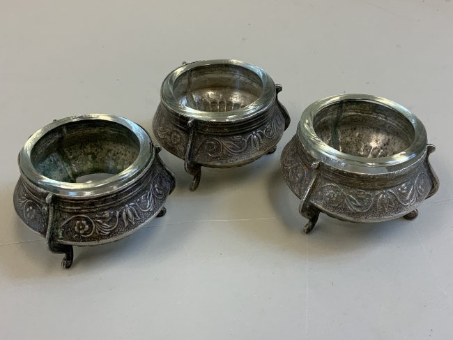 VINTAGE RUSSIAN OPEN SALT CELLARS NICKEL SILVER 60's: VINTAGE RUSSIAN OPEN SALT CELLARS NICKEL SILVER 60's . SET OF 3 .