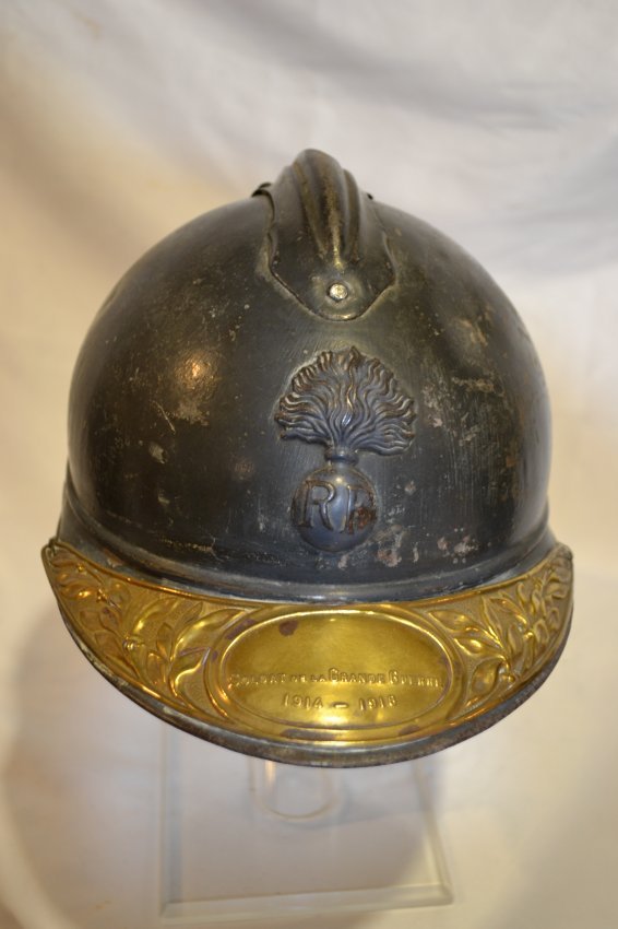 WWI FRENCH ADRIAN BLUE HELMET COMPLETE VETERANS PLATE: WWI FRENCH ADRIAN BLUE HELMET COMPLETE VETERANS PLATE . NICE CONDITION OVERALL .COMPLETE WITH ITS ORIGINAL LINER.