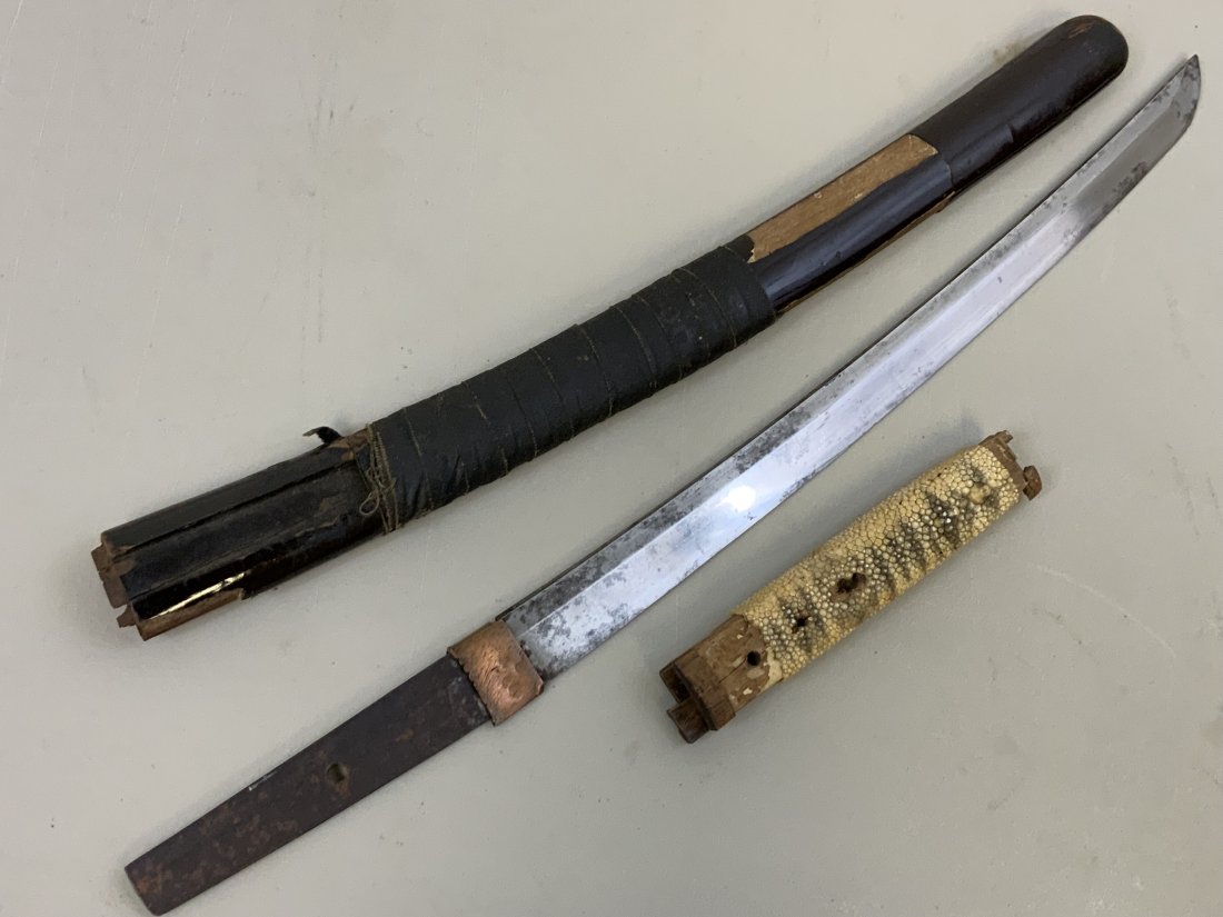ANTIQUE OLD JAPANESE WAKIZASHI SAMURAI SWORD: ANTIQUE OLD JAPANESE WAKIZASHI SAMURAI SWORD . RELIC CONDITION AND DISPLAYS A GREAT AGE . 23" LONG WITH 15" BLADE.