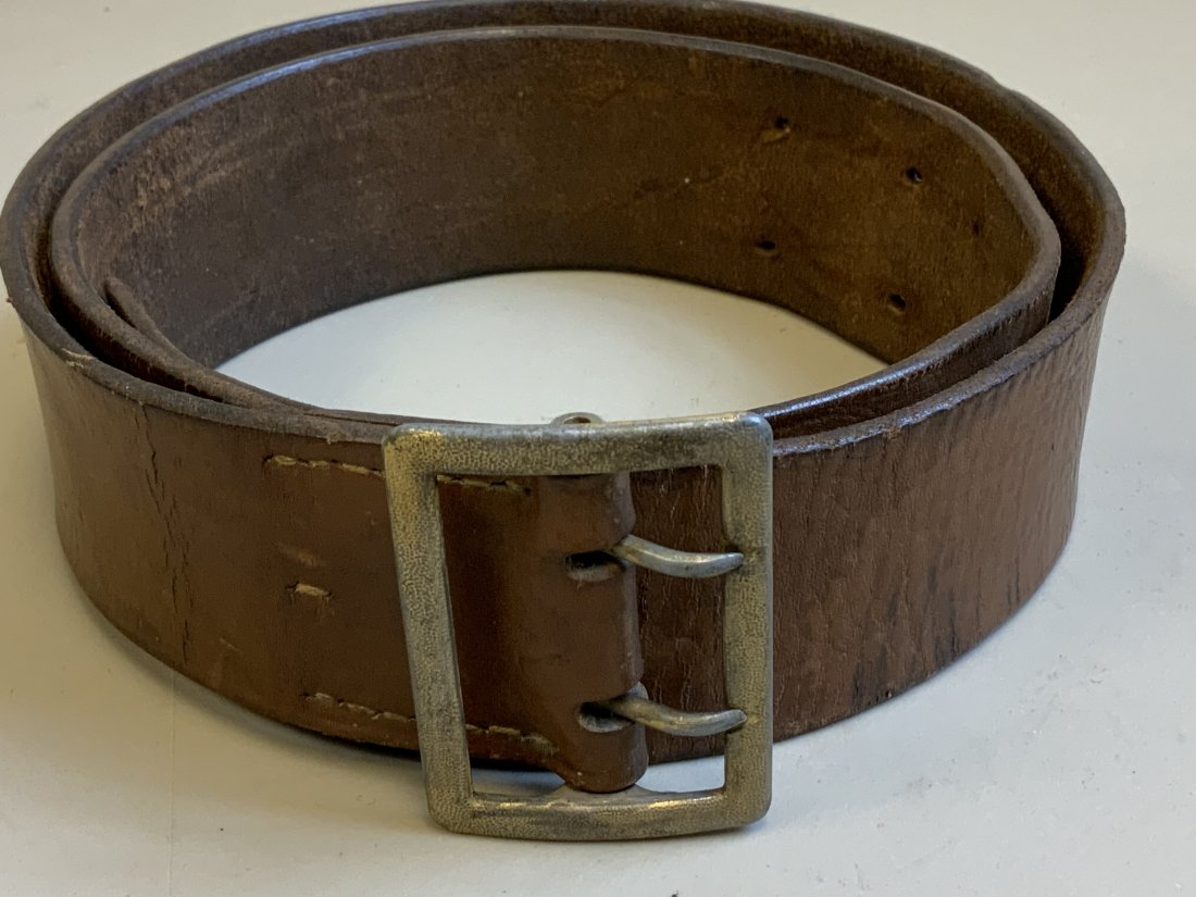WWII GERMAN GENERAL OR POLITICAL LEADER BROWN BELT: WWII GERMAN GENERAL OR POLITICAL LEADER BROWN BELT AND DOUBLE CLAW BUCKLE. ASSMANN MARKED BUCKLE WITH GOLD TONE FINISH . BROWN LEATHER BELT. GREAT CONDITION .