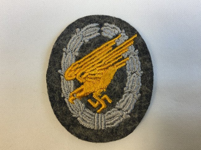 WWII GERMAN LUFTWAFFE PARATROOPER Fallschirmjäger BADGE: German WWII Luftwaffe Fallschirmjäger Paratrooper Embroidered Cloth Badge . Reinforced with blue - gray backing