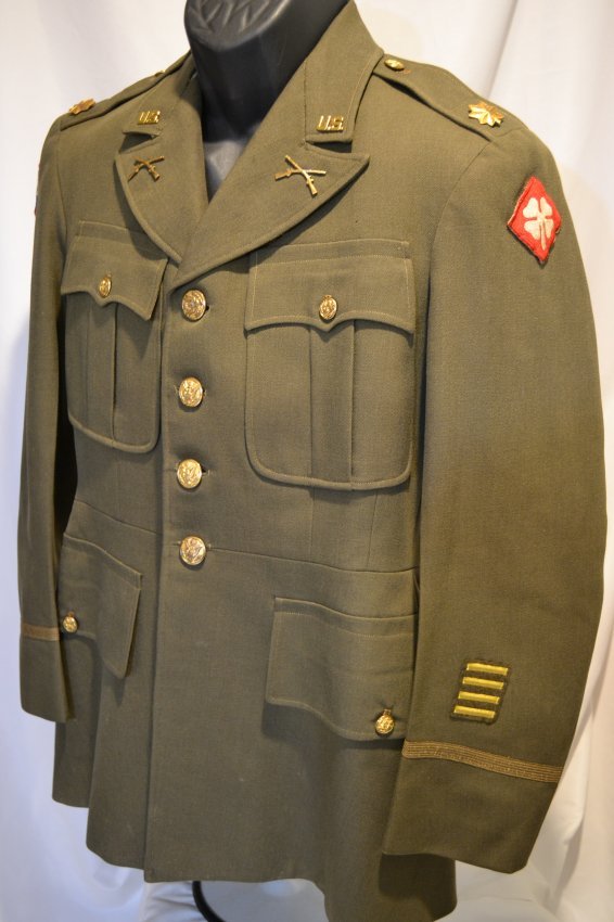 WWII US ARMY INFANTRY MAJOR DRESS UNIFORM TUNIC: WWII US ARMY INFANTRY MAJOR DRESS UNIFORM TUNIC . HIGH QUALITY . NICE LARGE SIZE .