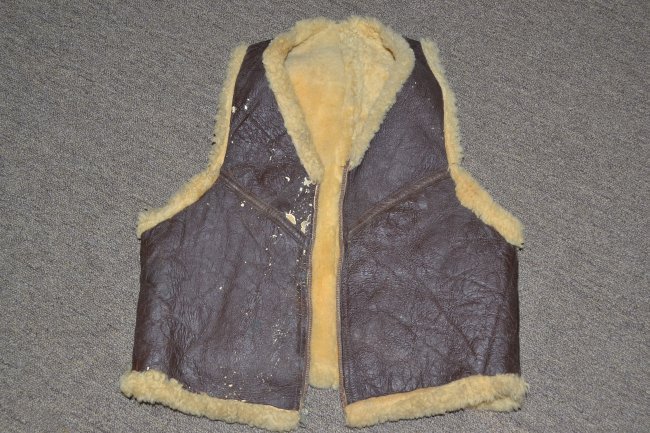 WWII US ARMY AIR CORPS FUR LINED LEATHER VEST B-17: WWII US ARMY AIR CORPS FUR LINED LEATHER VEST , USED BY BOMBER CREWS. RARE EXAMPLE WITH WORKING ZIPPER. SOME WEAR TO THE LEATHER . SMALL SIZE