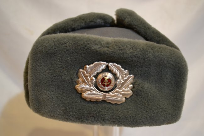 COLD WAR ERA EAST GERMAN ARMY DDR WINTER WARM HAT: EAST GERMAN ARMY DDR WINTER WARM HAT . GREAT CONDITION. SIZE AROUND 58
