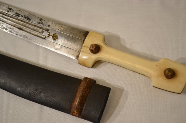 ANTIQUE RUSSIAN COSSACK CAUCASIAN BEBUT DAGGER: ANTIQUE RUSSIAN COSSACK CAUCASIAN BEBUT DAGGER . NICE BLADE WITH MAKERS STAMP . BONE GRIP WITH GOLD DECORATED METAL FITTINGS . VERY NICE AND ATTRACTIVE LOOKING DAGGER.13" LONG WITH 8" BLADE . SCABBARD