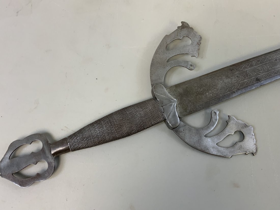 MEDIEVAL STYLE SPANISH TOLEDO EL CID TIZONA SWORD: MEDIEVAL STYLE SPANISH TOLEDO EL CID TIZONA SWORD . REPLICA SWORD. EL CID TIZONA - NATIONAL SPANISH HERO AND CRUSADER KNIGHT. LARGE SIZE 41\" LONG WITH 32\" BLADE WITH ETCHINGS. NICE DECORATOR.