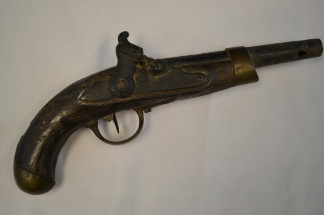 US CIVIL WAR PISTOL POTOMAC RIVER FOUND: US CIVIL WAR PISTOL POTOMAC RIVER FOUND . BATTLEFIELD DAMAGED PERCUSSION CAP PISTOL IN GREAT CONDITION FOR ITS AGE . FOUNDED IN POTOMAC RIVER NEAR WEST VIRGINIA TOWN GREAT CACAPON . THE BARREL HAD A B