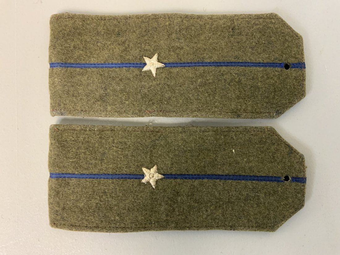 WWI IMPERIAL RUSSIAN OFFICER'S POGONI SHOULDER BOARDS: WWI IMPERIAL RUSSIAN OFFICER'S POGONI SHOULDER BOARDS . STARS ARE NEWER SOVIET PERIOD