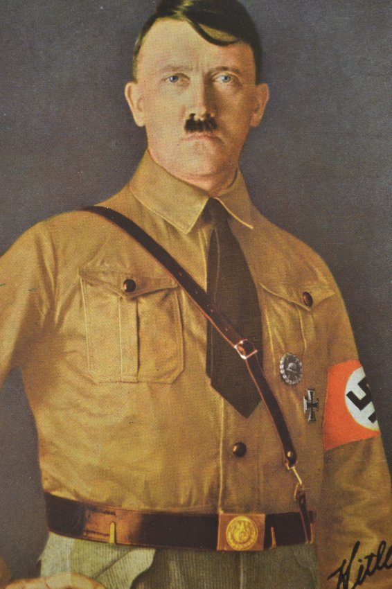NAZI GERMAN LEADER ADOLF HITLER COLOR POSTCARD: NAZI GERMAN LEADER ADOLF HITLER COLOR POSTCARD . EARLY POSTCARD BY HEINRICH HOFFMANN .