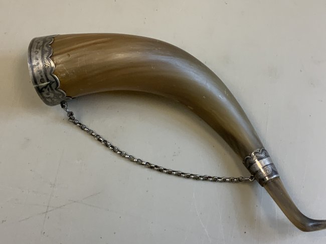 ANTIQUE GEORGIAN CAUCASIAN DRINKING HORN SILVER NIELLO: ANTIQUE GEORGIAN CAUCASIAN DRINKING HORN SILVER NIELLO . 11" LONG
