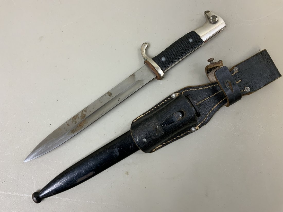 WWII GERMAN SHORT DRESS BAYONET WITH FROG 1943 DATED: WWII GERMAN SHORT DRESS BAYONET. PLAIN SHARPENED BLADE. COMES WITH FROG 1943 DATED .