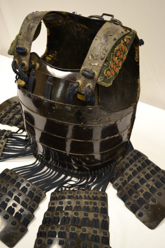 ANTIQUE JAPANESE SAMURAI BODY ARMOR EDO PERIOD: ANTIQUE JAPANESE SAMURAI BODY ARMOR EDO PERIOD . REAL SAMURAI BODY ARMOR. MULTI PIECE LACQUERED IRON CONSTRUCTION. DECORATED EMBROIDERED FABRICS ON SHOULDERS. DISPLAYS A GREAT AGE BUT IN VERY GOOD CON