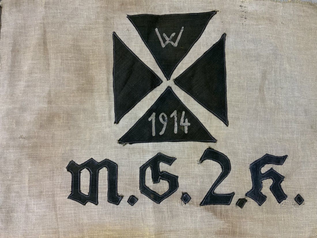 WWI IMPERIAL GERMAN 2ND COMPANY MACHINE GUNNERS FLAG: WWI IMPERIAL GERMAN 2ND COMPANY MACHINE GUNNERS FLAG . GOOD CONDITION RARE FLAG WITH A TEAR AT THE LOVER RIGH CORNER AND UNSTITCHED ENDS . 20 X 13