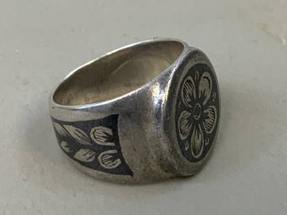 ANTIQUE RUSSIAN CAUCASIAN STYLE SILVER NIELLO RING: ANTIQUE RUSSIAN CAUCASIAN STYLE SILVER NIELLO RING. SIZE 6. SOVIET ERA MADE AND STAMPED 875 SILVER.