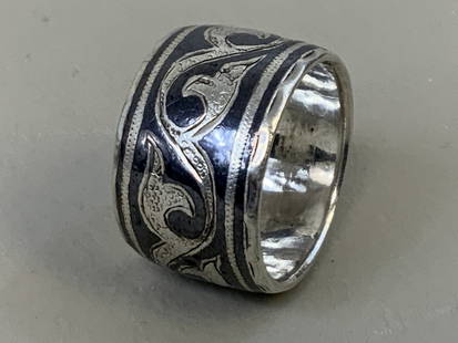 ANTIQUE RUSSIAN CAUCASIAN STYLE SILVER NIELLO RING: ANTIQUE RUSSIAN CAUCASIAN STYLE SILVER NIELLO RING. SIZE 7.5. SOVIET ERA MADE AND STAMPED 875 SILVER.