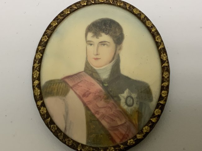 ANTIQUE JEROME BONAPART WESTFALEN KING NAPOPEON BROTHER: ANTIQUE JEROME BONAPART WESTFALEN KING AND NAPOPEONS BROTHER FRAMED PORTRAIT PICTURE. 19TH CENTURY . GLASSED IN GILDED BRASS FRAME. BAVARIA. 3 1/2 X 2 3/4. BEAUTIFUL PIECE.