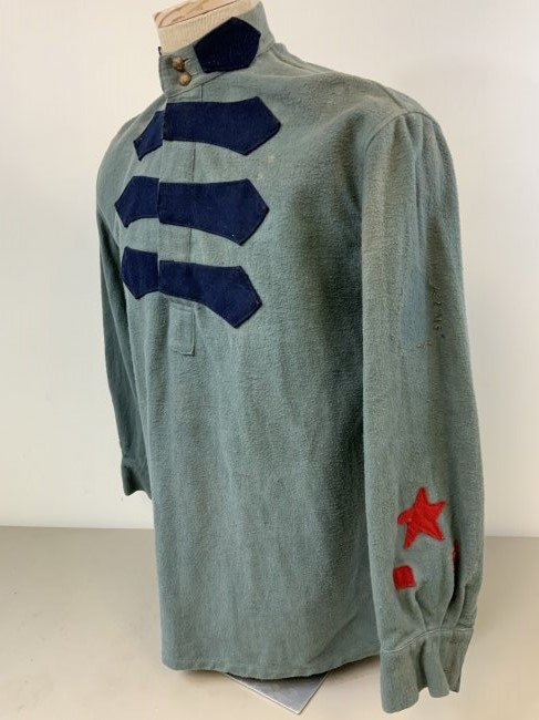 RUSSIAN CIVIL WAR RED ARMY CAVALRY UNIFORM SHIRT PULLOV: RUSSIAN CIVIL WAR RED ARMY CAVALRY UNIFORM SHIRT PULLOVER . WELL WORN EXAMPLE WITH BLUE COLLAR TABS AND FRONT PATCHES FOR CAVALRY . RED STAR AND 2 SQUARES FOR RANK ON THE SLEEVE . SHOULDER PATCH REMOV