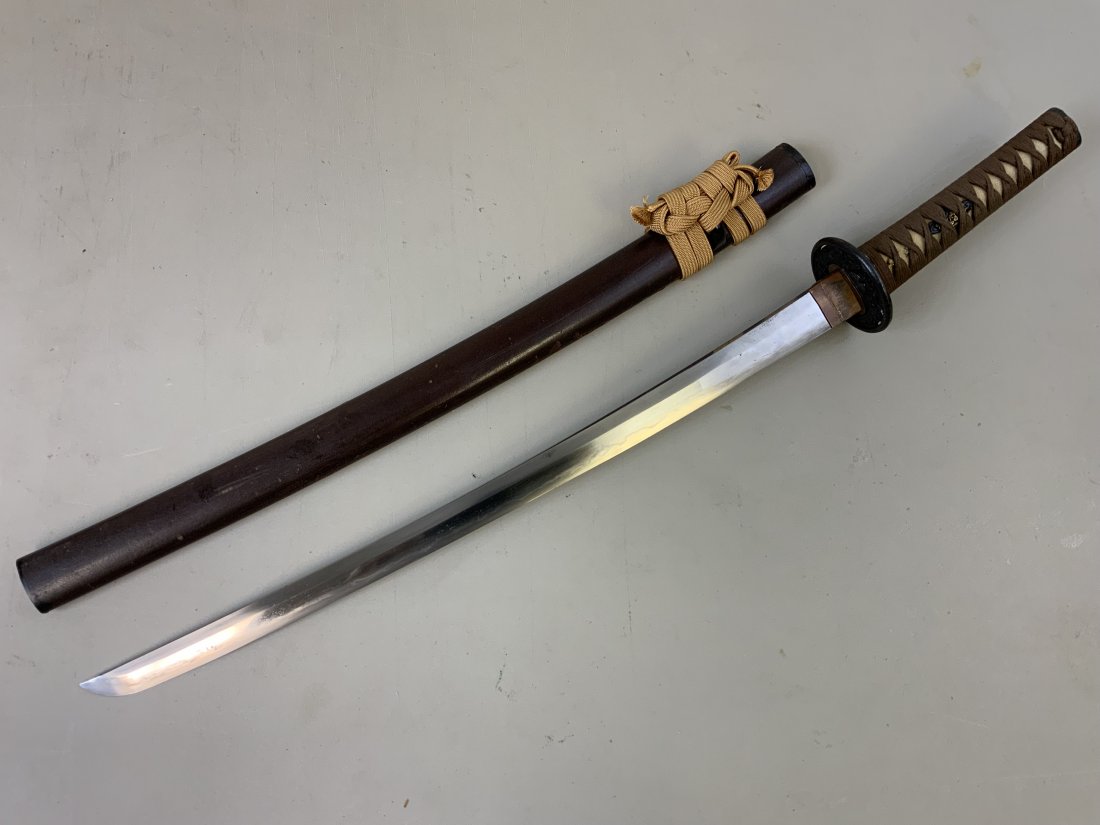 ANTIQUE OLD JAPANESE WAKIZASHI SAMURAI SWORD SIGNED: ANTIQUE OLD JAPANESE WAKIZASHI SAMURAI SWORD . BEAUTIFUL OLD SWORD. BLADE HAS A VERY BEAUTIFUL WAVY HAMON WITH NO FLAWS AND IN VERY GOOD POLISH STATE. VERY OLD PIERCED DECORATED IRON TSUBA AND BEAUTIF
