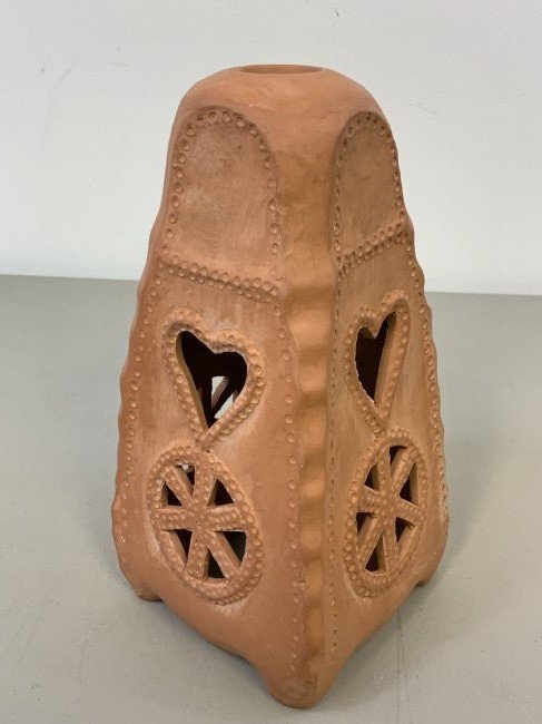 NAZI GERMAN SS-JULLEUCHTER YULE CANDLE HOLDER: NAZI GERMAN SS-JULLEUCHTER YULE CANDLE HOLDER . GREAT REPRODUCTION OF THIS FAMOUS CANDLE HOLDER. PLAIN CERAMIC RED CLAY EARTHENWARE . EXACT SIZE AND DESIGN AS ORIGINAL . NICE DECORATOR PIECE !