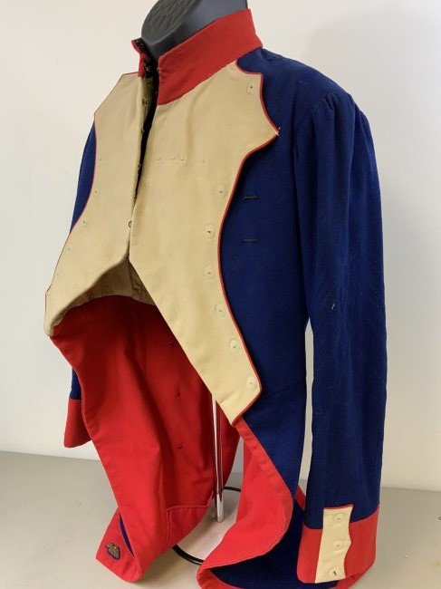 FRENCH NAPOLEONIC LINE INFANTRY OFFICER COAT RED BLUE WHITE NAMED: FRENCH NAPOLEONIC LINE INFANTRY COAT RED BLUE WHITE NAMED . GOOD CONDITION FOR ITS AGE. ALL BUTTONS ARE REMOVED. HIGH QUALITY WOOL . LOOPS FOR AWARDS . FULLY LINED . NAMED "LONGERON" . SKIRT INSIDE PO