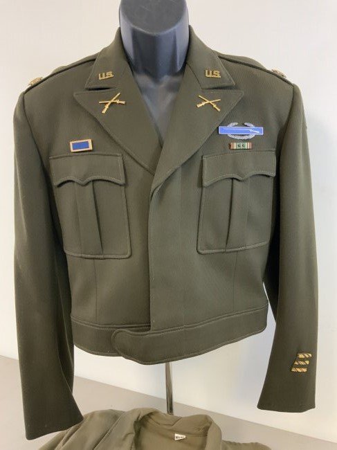 WWII US ARMY INFANTRY MAJOR UNIFORM IKE JACKET & SHIRT: WWII US ARMY INFANTRY MAJOR UNIFORM IKE JACKET AND SHIRT . GREAT TAYLOR OFFICER QUALITY MADE WITH FULL SILK LINING AND GREAT SHAPE . SHIRT IS IN GREAT CONDITION ALSO. GREAT UNIFORM TO DISPLAY .