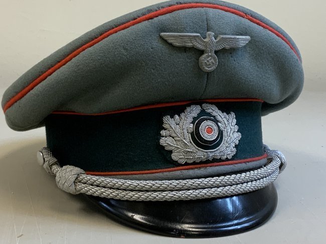WWII GERMAN ARMY ARTILLERY OFFICERS VISOR HAT CAP: WWII GERMAN ARMY ARTILLERY OFFICERS VISOR HAT CAP . NICE WELL WORN EXAMPLE. SIZE ABOUT 58