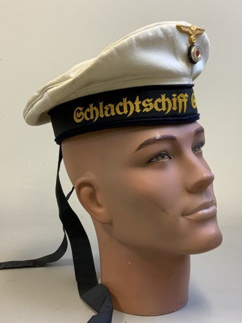 WWII GERMAN NAVY WHITE TOP DONALD DUCK CAP REPRODUCTION: WWII GERMAN NAVY WHITE TOP DONALD DUCK CAP REPRODUCTION . NICE LOOKING CAP . MADE FROM POST WAR WEST GERMAN HAT . LOOKS GREAT .