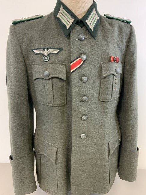 WWII GERMAN ARMY OFFICERS 5th MOUNTAIN UNIFORM TUNIC: WWII GERMAN ARMY OFFICERS MOUNTAIN UNIFORM TUNIC - Gebirgsjager . VERY NICE HIGH QUALITY OFFICERS TUNIC. 5th MOUNTAIN DIVISION NUMBERS ON BOARDS. BEAUTIFUL HIGH QUALITY INSIGNIA. AWARDS LOOPS. GREAT E