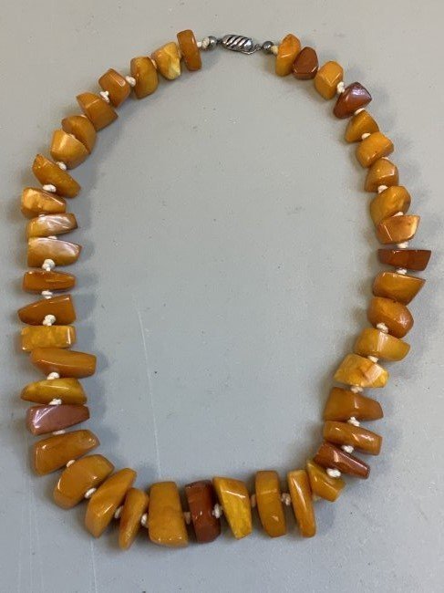 ANTIQUE RUSSIAN NATURAL BALTIC AMBER NECKLACE: ANTIQUE RUSSIAN NATURAL BALTIC AMBER NECKLACE . SILVER CHAIN WITH LOCK . NATURAL CUT BALTIC AMBER. BEAUTIFUL PIECE