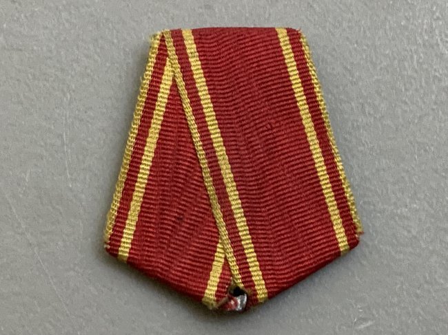 USSR SOVIET RUSSIAN ORDER OF LENIN MEDAL BAR & RIBBON: USSR SOVIET RUSSIAN ORDER OF LENIN MEDAL BAR & RIBBON . ORIGINAL HARD TO FIND EXAMPLE.