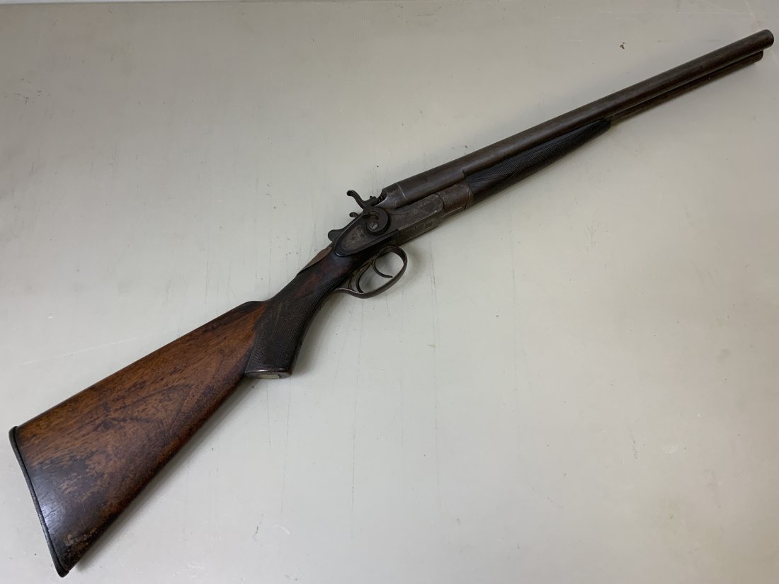 ANTIQUE COLONIAL FINE DAMASCUS DOUBLE BARRELS STAGE COACH GUN 1880S: ANTIQUE COLONIAL FINE DAMASCUS DOUBLE BARRELS STAGE COACH GUN 1880S . GREAT CONDITION FOR ITS AGE WITH WORKING HAMMERS AND METAL HARDWARE . WOOD STOCK IS ALSO IN VERY GOOD ORIGINAL CONDITION. "CHOKE B