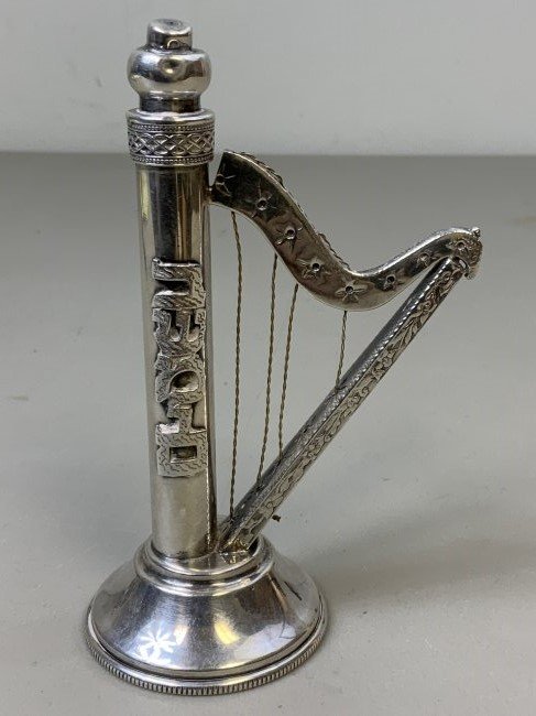 VINTAGE JUDAICA STIRLING SILVER SPICE HARP CONTAINER: VINTAGE JUDAICA STIRLING SILVER SPICE HARP CONTAINER . TOP OPENS TO FILL . GREAT UNIQUE ITEM. 5" TALL .